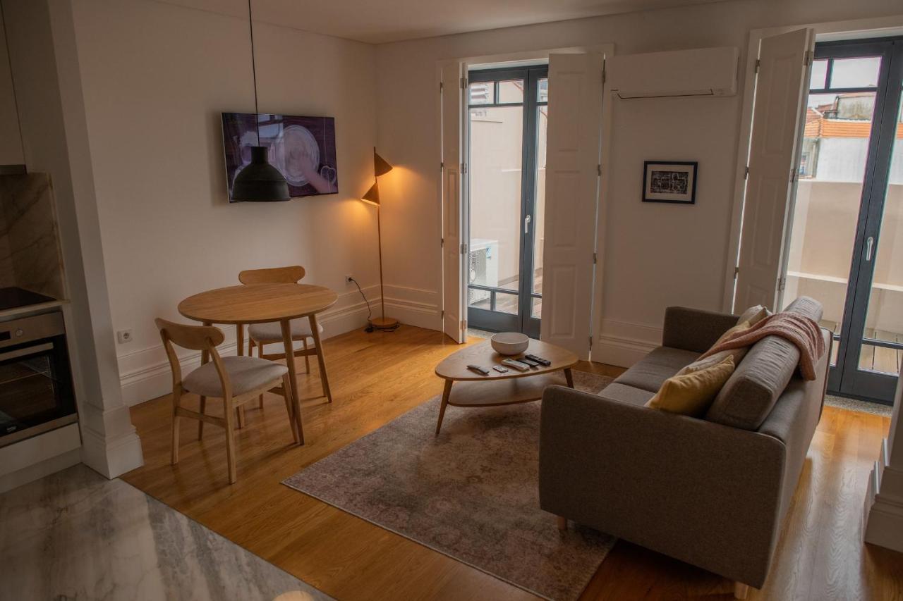 Spacious Studio W/ Balcony & Ac By Lovelystay Porto Luaran gambar