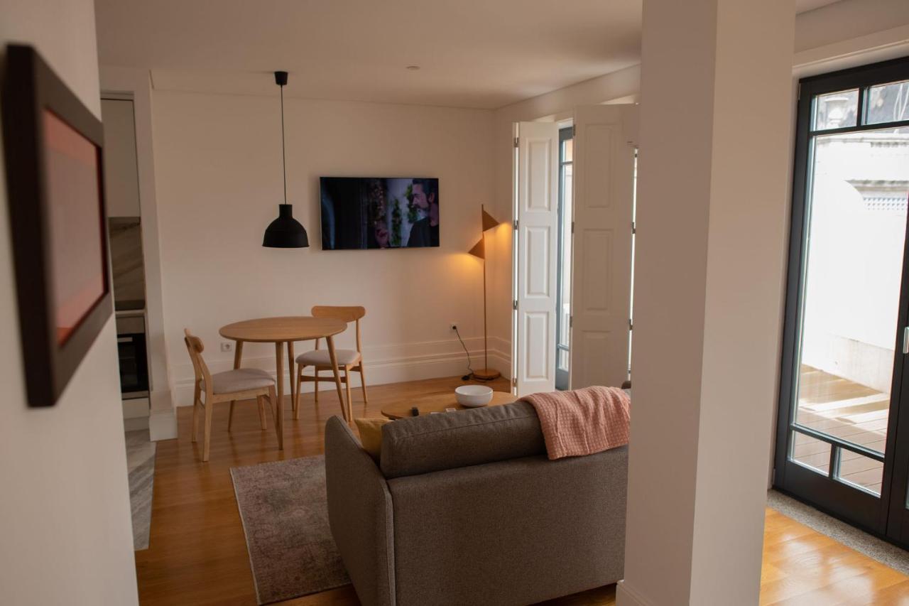 Spacious Studio W/ Balcony & Ac By Lovelystay Porto Luaran gambar