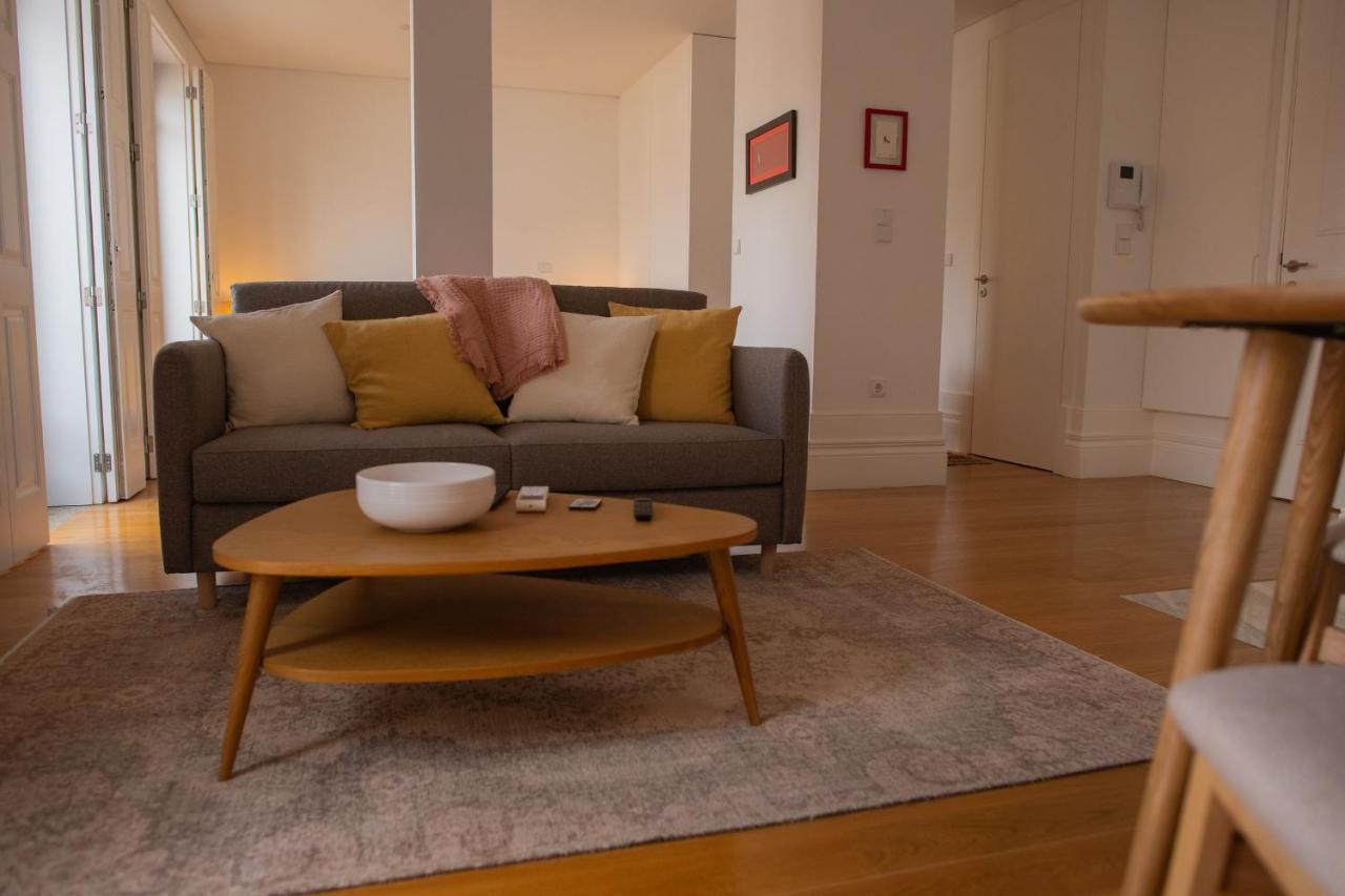 Spacious Studio W/ Balcony & Ac By Lovelystay Porto Luaran gambar