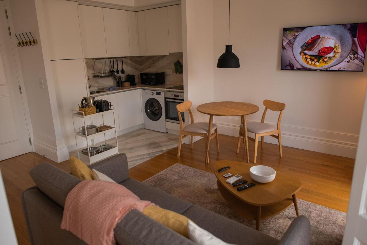 Spacious Studio W/ Balcony & Ac By Lovelystay Porto Luaran gambar