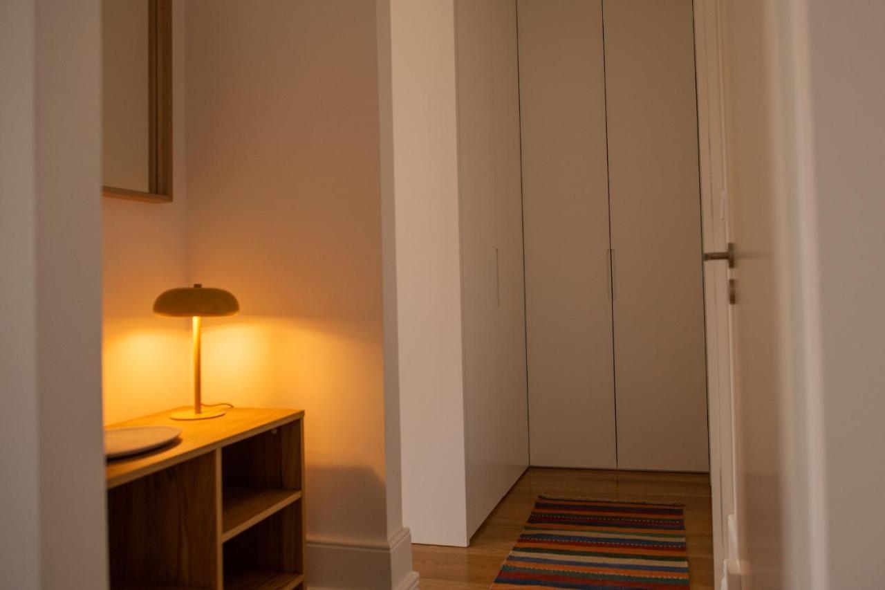 Spacious Studio W/ Balcony & Ac By Lovelystay Porto Luaran gambar
